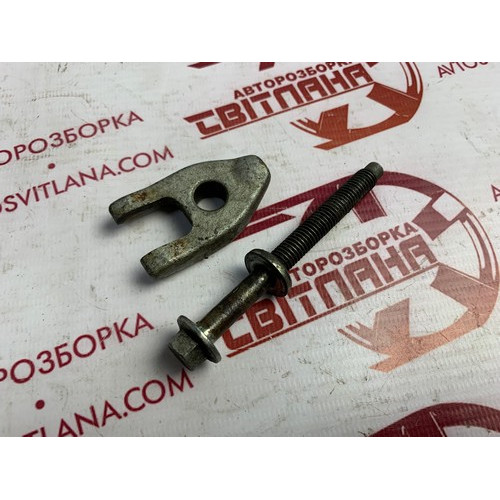 Кронштейн форсунки паливної Renault Trafic 2006-2014 2.0 DCI 8200711592